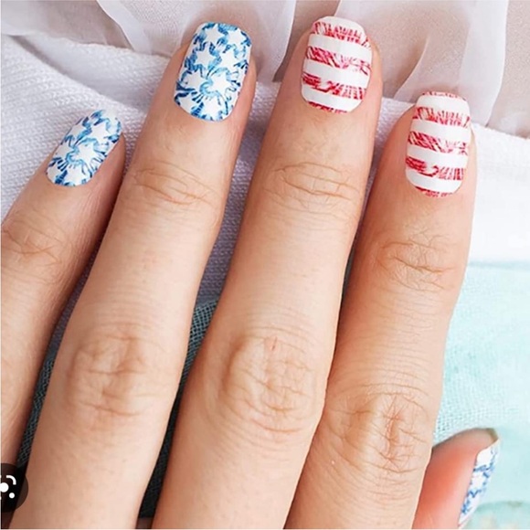 *Retired* Color Street: Flag, You’re It | Fourth of July Patriotic America - Picture 2 of 12